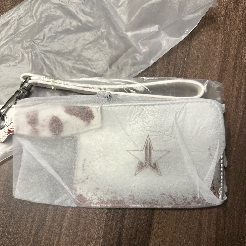 NWT Jeffree Star cleaver wristlet - Picture 3 of 5